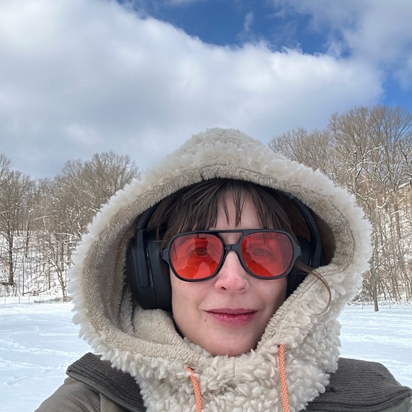 Meet your Posher, Colleen - Picture 1 of 3